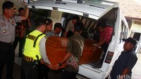 Jenazah tiba di rumah duka St Carolus, Salemba Raya, sekitar pukul 11.00 WIB, Jumat (29/7/2016).