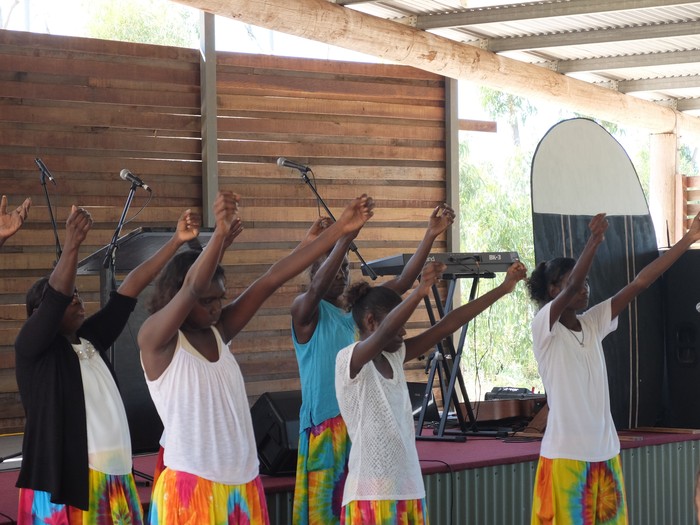 Melihat Upacara Adat Kematian Suku Yolngu Aborigin