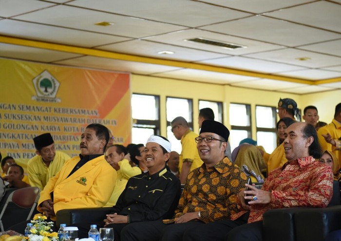 Pilgub Jabar, Senyum Dedi Mulyadi dan Ridwan Kamil di Musda Golkar Bandung