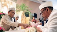 Ben juga lancar mengucapkan kalimat dalam satu tarikan napas.