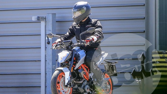 KTM 125 Duke Tertangkap Kamera Diuji Jalan