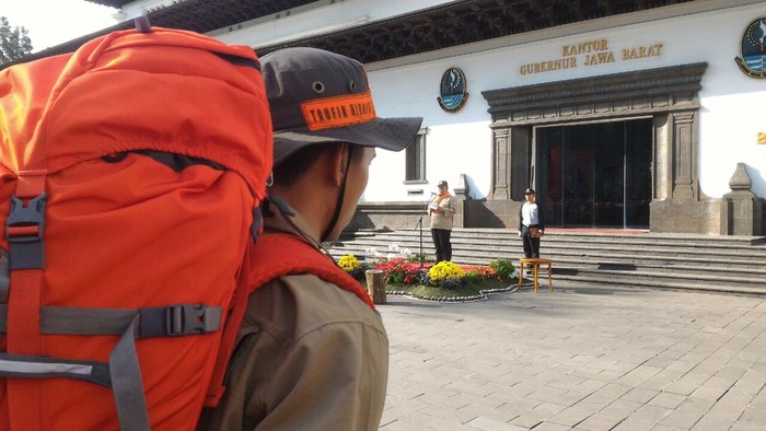 Gubernur Aher Lepas Ratusan Peserta Diklatsar Wanadri 2016