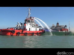 Kapal Kargo Terbakar di Selat Madura, Seorang ABK Alami Luka Bakar