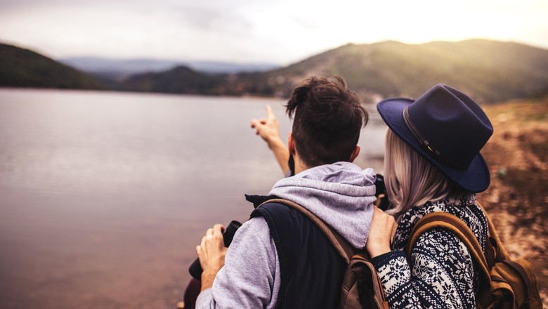 Ilustrasi Pasangan Liburan Happy hipster couple on an adventure