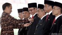 Presiden memberikan pesan khusus kepada keluarga Indonesia, yakni agar bisa melahirkan generasi emas yang berdaya saing tinggi. Peran keluarga sangat penting dalam upaya melahirkan generasi Indonesia yang berkualitas tinggi. Pool/Setpres.