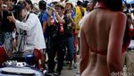 Gadis Berpayung Dinginkan Ajang Endurance di Suzuka