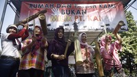 Intimidasi itu dituding dilakukan dengan melibatkan aparat TNI dan Polri.