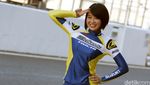 Gadis Berpayung Dinginkan Ajang Endurance di Suzuka