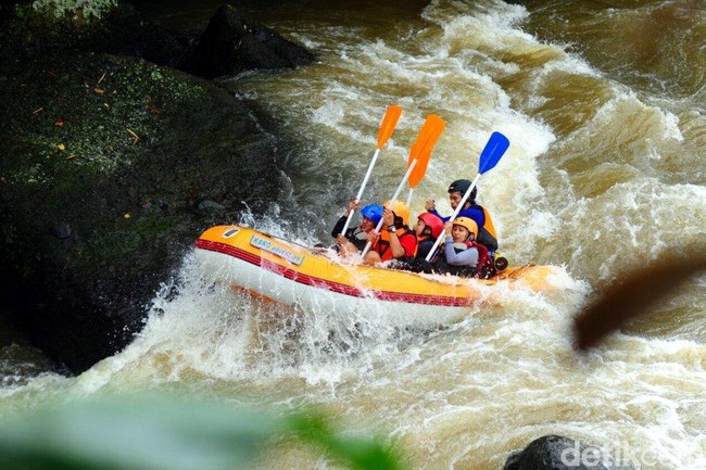 Arung Jeram Bisa Bikin Kamu Makin Kompak dengan Kawan