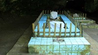 Dua makam yang dipercaya sebagai petilasan dari penyebar agama Islam di Pangandaran, yakni Syekh Ahmad dan Syekh Mohamad. Diketahui kalau keduanya memiliki hubungan dengan dua keraton di Cirebon (Randy/detikTravel)