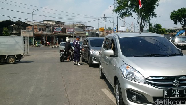 Jurus Baru Kemenhub Atur Taksi Online