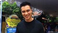 Baim Wong mengaku sangat terkejut saat mendengar kabar Mike meninggal dunia.