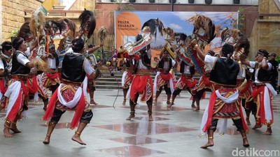 Melihat Revitalisasi Tari Jaran Kepang oleh Dosen Tari UNJ