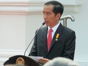 Goreskan Cat Merah di Kanvas, Jokowi Resmikan Pameran Lukisan Istana