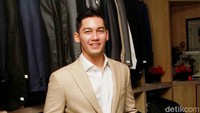 Sedangkan resepsi diadakan di Surabaya dengan dihadiri oleh kurang lebih 100 orang, seperti keluarga dan teman-teman terdekat. Pool/Gus Mun/detikFoto.