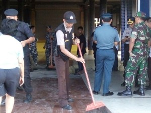 Polri-TNI dan Warga Tanjungbalai Kerja Bakti Bersihkan Tempat Ibadah