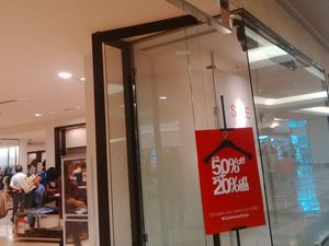 Serbu Gerai Zara yang Diskon Hingga 70% di Kota Kasablanka