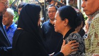 Keluarga Mike pun mengucapkan terima kasih atas kehadiran SBY dan Ani. Hanif Hawari/detikHOT.