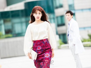 Korean Style: Gaya Feminin Park Shin Hye dalam Serial Drama Doctors