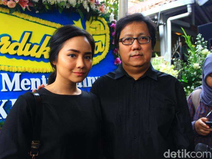 Duka Para Sahabat Mike Mohede di Rumah Duka