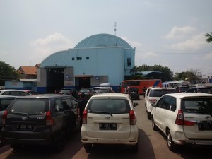 50 Mobil Uber dan Grab Uji Kir di Pulogadung