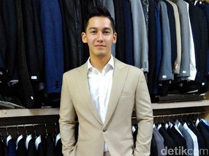 Fitting Baju Pengantin, Samuel Zylgwyn Tanpa Franda