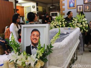 Mike Mohede Dimakamkan Hari Ini