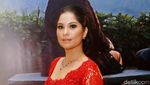 Annisa Pohan Anggun Berkebaya Merah