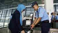 Mulai dari check in hingga pengangkutan bagasi.