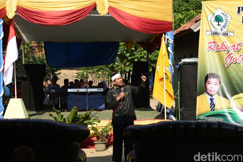 Dedi Mulyadi Lantik Ketua Golkar Karawang di Rumah Penderita Kanker Dedi Mulyadi Lantik Ketua Golkar Karawang di Rumah Penderita Kanker