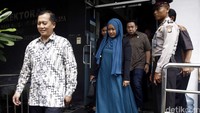Dian Megawati Ahmad didampingi anggota Komisi I DPR F PDIP, Charles Honoris dan Irine Yusiana Roba Putri.