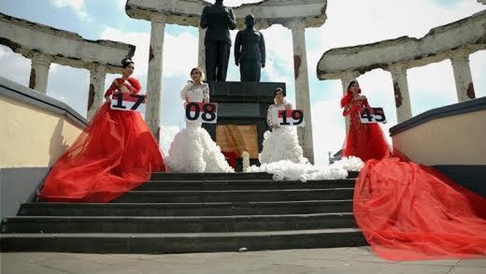 Sambut HUT RI dengan Berkebaya Merah Putih Sepanjang 17-08-1945