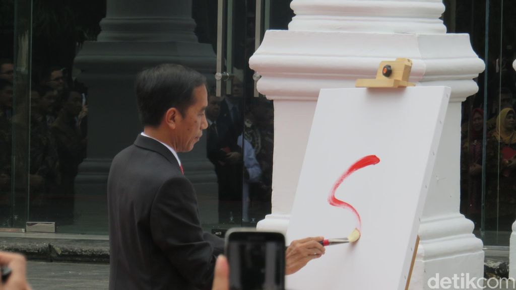  Makna  Guratan Cat Merah  Hitam  Kuning Jokowi di Kanvas Saat 