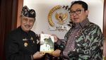 Fadli Zon Terima Penghargaan Puri Agung Negara Jembrana