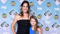 Jennifer Garner hadir bersama Kylie Rogers menerima penghargaan di the Choice Movie: Drama. Frazer Harrison/Getty Images/detikFoto.