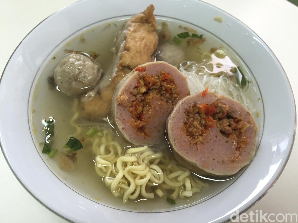 Huah Huah Warung Ini Sediakan Bakso  Mercon yang Pedas  