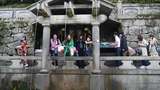 Antara Cinta dan Benci, Kyoto Galau Banget soal Turis