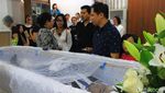 Suasana di Rumah Duka Mike Mohede
