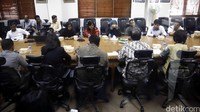 Kedatangannya menemui Direktur PWNI dan Badan Hukum Indonesia Kemenlu Lalu Muhammad Iqbal, untuk menanyakan kejelasan dari pemerintah terkait upaya pembebasan para sandera.