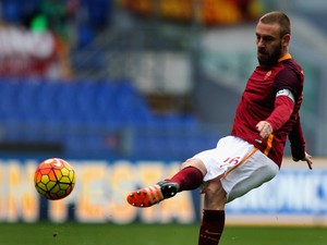 Belum Pikirkan Kontrak, De Rossi Fokus Mengejar Musim Bagus dengan Roma