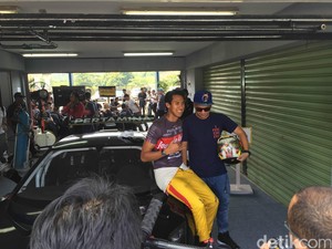 Ketika Sean Gelael Jadi Sopir Taksi