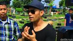 Kesedihan Para Sahabat di Pemakaman Mike Mohede