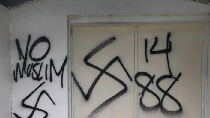 Masjid di Adelaide Dicoreti Grafiti Neo Nazi