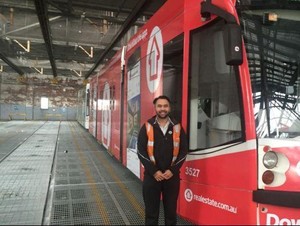 Bapak-Anak Asal Indonesia Jadi Supir Tram di Melbourne