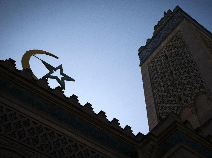 Ilustrasi Masjid di Eropa France has around 2,500 mosques and prayer halls across the country (AFP Photo/Joel Saget)