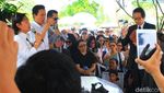 Jenazah Mike Mohede Dimakamkan