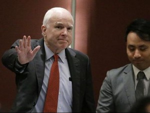 Soal Tentara Muslim, John McCain Kecam Keras Donald Trump