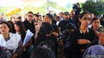 Jenazah Mike Mohede Dimakamkan