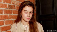Sang adik, Natasha Ryder juga hadir di acara tersebut. Pool/Gus Mun/detikFoto.