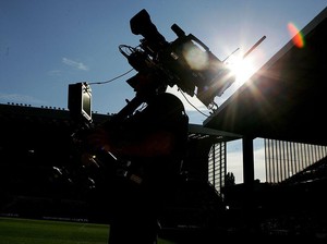 Hak Siar, Durian Runtuh Premier League